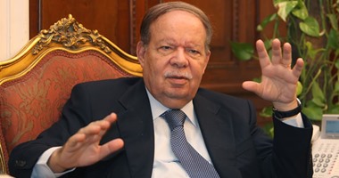 أحمد فتحى سرور يغادر إلى الكويت