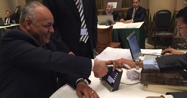 مصطفى بكرى بعد استخراج كارنيه العضوية: قائمة فى حب مصر نسقت مع أكثر من 100 نائب مستقل ولن نضم حزب النور لتحالفنا تحت القبة.. ومصر تتعرض لهجمة ممهنجة وروسيا تُعاقَب على موقفها من سوريا