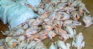 ضبط 160 كيلو فراخ مجهولة المصدر بسيارة فى السويس