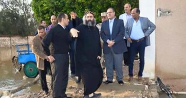 بالصور.. محافظ البحيرة يتفقد أديرة وادى النطرون بعد غرقها بمياه المطر