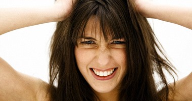 بالفيديو والصور..القمل مص دمها..امرأة تصاب بأنيميا شديدة بسبب حشرات الرأس