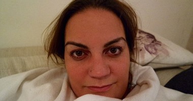 ما تنسيش تغسلى وشك.. ماذا تفعل بقايا الماكياج ببشرتك أثناء النوم؟