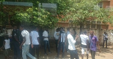 بالصور.. جماهير مازيمبى تتوافد على ملعب "نهائى أفريقيا"