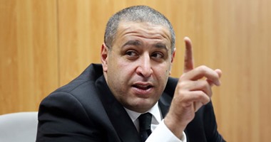 استمرار مفاوضات حسن علام مع العمال لإنهاء الاعتصام