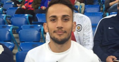 لاعب بازل السويسرى يرتدى قميص شهداء الأهلى