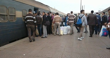 عودة حركة قطارات الصعيد بعد رفع كابلات كهرباء من على شريط سكة حديد العياط