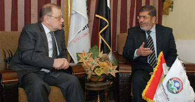 "مرسى": الحرية والعدالة لن يدعم مرشحا عسكريا لرئاسة الجمهورية