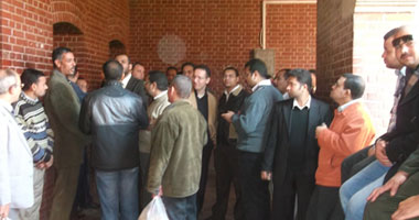 طوق أمنى حول شركة مياه الشرب لاحتجاج العاملين بكفر الشيخ 