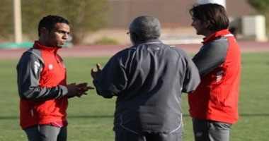 بالصور.. حازم إمام ينخرط فى تدريبات الفيصلى السعودى