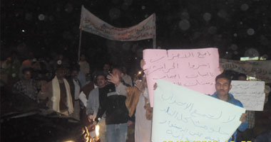 "صنايعية شبرا" يتظاهرون ضد الدستور