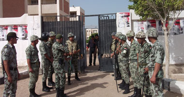 الجيش يتسلم 64 لجنة انتخابية بالبحر الأحمر لإجراء الاستفتاء