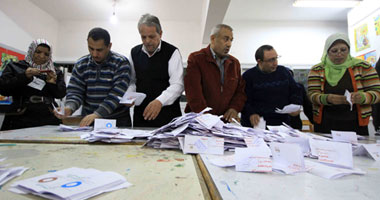 5647 "نعم" و2609 بـ "لا" فى 12 لجنة بمركز طوخ 