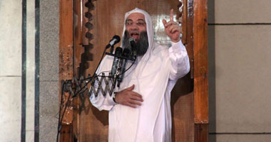 "حسان" يؤدى صلاة الجمعة بمسجد الشاطئ ببورسعيد
