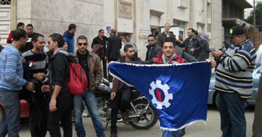وقفة لنشطاء وشباب السويس ضد قانون التظاهر