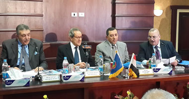 وزير التجارة: لا تسألونى عن النمو فى غياب الأمن وأطالب بنعم للدستور