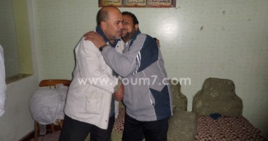 نيابة رشيد تفرج عن الصيادين الهاربين من جحيم الحرب بليبيا.. الصيادون:كنا نكرر الشهادة كل ثانية والعناية الإلهية أنقذتنا.. وسجدنا لله بمجرد وصولنا أرض برج مغيزل..ويناشدون: أنقذوا زملاءنا من موت محقق