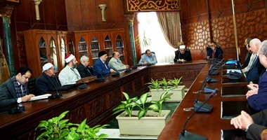 الإمام الأكبر يطالب أساتذة أصول الدين بدحض افتراءات خصوم الإمام البخارى