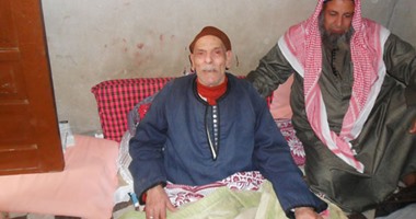 مأساة إنسانية  تعيشها أسرة "منى"  بالشرقية.. زوجها  قتلها بـ12 طعنة داخل محكمة الأسرة  انتقاما منها لرفعها قضية طلاق وهرب.. والدها المسن: "خايف أموت قبل ما أجيب حق بنتى اليتيمة"