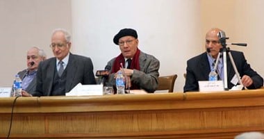 الإبداع الأول.. أحمد عبد المعطى حجازى فى "مدينة بلا قلب"