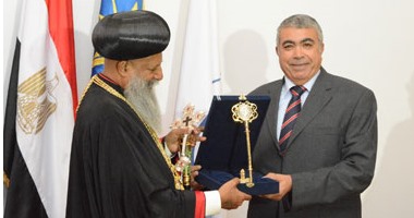 خلال زيارة بطريرك إثيوبيا إلى الإسكندرية.. المحافظ يسلم مفتاح عروس البحر الأبيض للضيف.. الكاتدرائية المرقسية تستقبل رأس الكنيسة الإثيوبية بألحان روحية..و"الوكيل البابوى":اليوم يسجل فى التاريخ كيوم عيد
