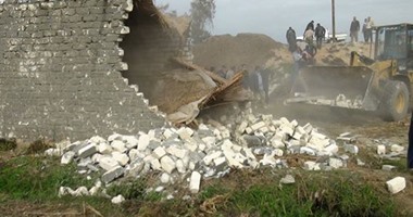إزالة 3 عقارات مخالفة بحى شرق فى الإسكندرية
