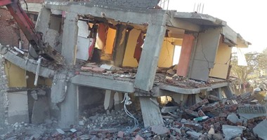 انهيار عقار خالٍ من السكان في العمرانية 