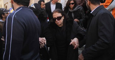 الفنانون يشيعون فاتن حمامة لمثواها الأخير