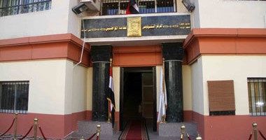 صور.. تكسير رصيف بجوار حديقة الميريلاند وإلقاء القمامة بمصر الجديدة
