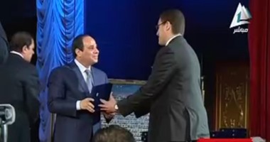 نجل أحد الشهداء:تكريم "السيسى" لنا اليوم دافع قوى لتكملة مسيرة والدى