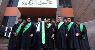 بالصور.. بعد الاستيلاء عليها وتخصيصها لمول تجارى.. "القضاء الإدارى" يؤجل نظر قضية استرجاع أراضى جامعة مصر للعلوم والتكنولوجيا بأكتوبر لـ3فبراير.. والطلاب ينظمون وقفة أمام مجلس الدولة للمطالبة بإعادتها