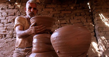 "الفخار".. قصة طين يتحول إلى أجمل التصميمات الفنية