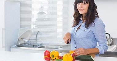"خضراوات" عمليات تجميل طبيعية.. السبانخ تزيد من سطوع عينيك وتجعلك أصغر سنا.. الفلفل الأحمر يحد من التجاعيد.. اللفت يحتوى على فيتامينK  ويساعد على نضارة جلدك.. والباذنجان يمنع إصابتك بالشيخوخة