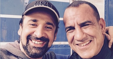 محمد لطفى مهنئًا كريم عبدالعزيز على مسلسل "الزئبق": "بالتوفيق يا أبو على"