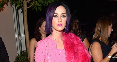 بالصور.. "شبشب" كاتى بيرى يثير الجدل فى "Fashion Los Angeles Awards"