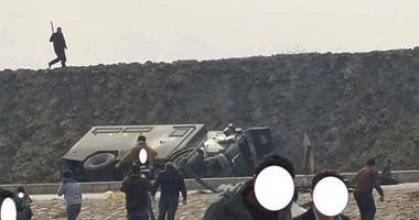 إصابة مجندى شرطة فى انقلاب مدرعة على ساحل العريش