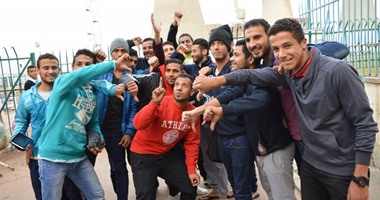 لاعبو المحلة يلتقطون "سيلفى" بعد إعلانهم العصيان