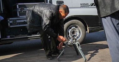 خبراء المفرقعات يفحصون جسما غريبا بالمقطم.. والمعاينة: بلاغ سلبى