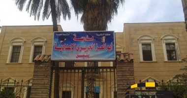 والدة شهيد الواجب الرائد حسام بهى لـ"السيسى": محافظ الإسكندرية وافق على إطلاق اسم أبو العز الحريرى على مدرسة بعد وفاته بـ3 أشهر.. ويرفض إطلاق اسم نجلى على مدرسة أخرى رغم مرور أكثر من سنة على استشهاد