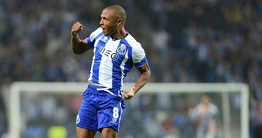 ياسين براهيمى يتفوق على ميسى ورونالدو فى الجولة الأولى لدورى أبطال أوروبا