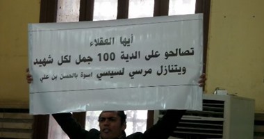 بالصور.. إخوانى بـ"عمر مكرم": ادفعوا 100جمل دية لكل "شهيد" للصلح مع مرسى