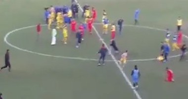 بالفيديو.. لاعب يضرب الحكم فى دورى الدرجة الثالثة الجزائرى