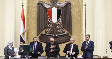 على عبد العال رجل قانون كل العصور يفوز برئاسة مجلس النواب.. شارك فى تعديل دستور الإخوان ولجنة الخمسين.. أبرز مؤلفاته القانون الإسلامى.. أهم تصريحاته: مطلوب ظهير سياسى لتطبيق برنامج السيسى