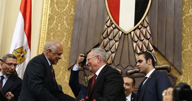رئس البرلمان: الدستور لم يحدد إجراء انتخاب رئيس المجلس ووكيليه بذات الجلسة