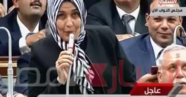 بالفيديو.. نائبة تنسى رقم عضويتها أثناء إعلان ترشحها لمنصب وكيل البرلمان