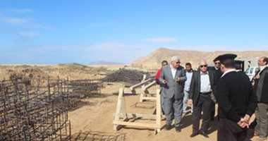 محافظ جنوب سيناء يتفقد مشرعات الإسكان البدوى والطرق وميناء الصيد 
