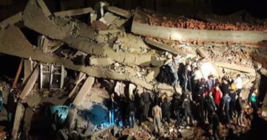 صحافة المواطن..  قارئ يشارك بصور أثار حطام إنهيار عقار مكون من 6 طوابق بالشرقية