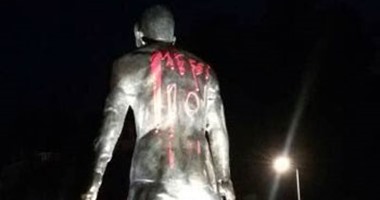 فوز ميسي بالكرة الذهبية يتسبب فى تشويه تمثال رونالدو