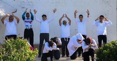 الجامعة الأمريكية تبحث إزالة المعوقات أمام الطلاب ذوى الاحتياجات الخاصة بالمؤسسات التعليمية
