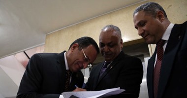 بالصور.. مصطفى بكرى:رئيس البرلمان تسلم طلبا من 90 نائبا لإحالة تقرير "جنينة" للنيابة