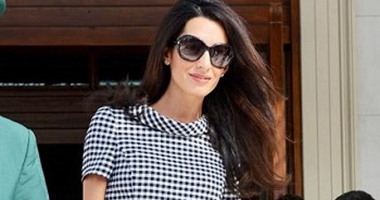 اتعلمى منها الشياكة..8 موديلات للمرأة العاملة من دولاب "أمل كلونى"